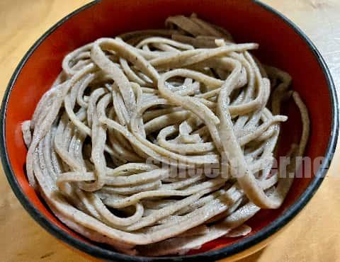 歯応えのあるいい香りの冷たい蕎麦
